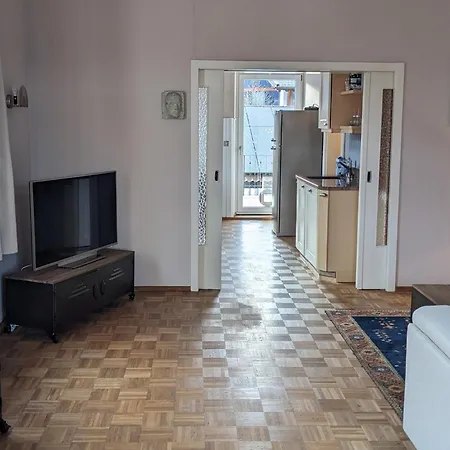 Steinmetz Apartment *